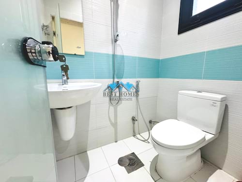 Seaview Four-Bedrooms Apartment in Salwa