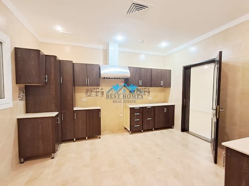 4 Bedrooms Floor in Massayal Area
