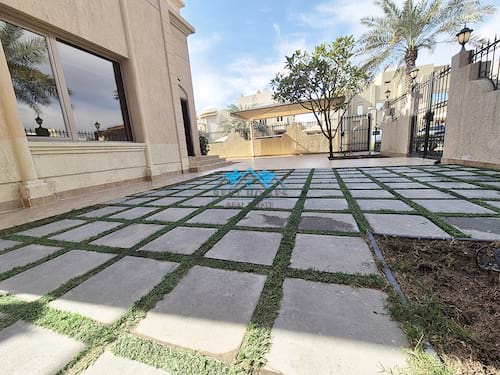 Nice & Spacious 5 Bedrooms Corner Villa in Egaila