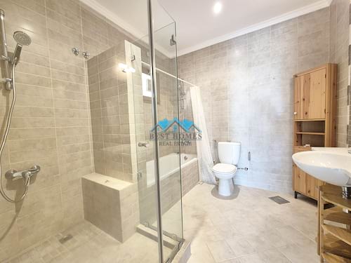 Nice & Spacious 5 Bedrooms Corner Villa in Egaila