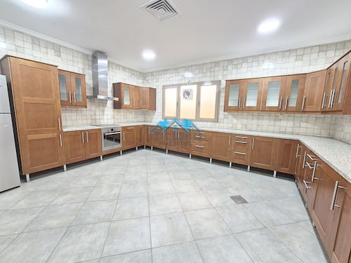 Nice & Spacious 5 Bedrooms Corner Villa in Egaila