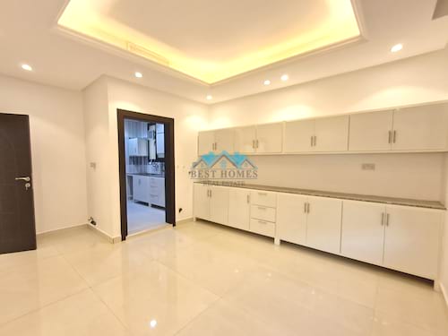 Modern 4 Bedrooms Floor in Funaitees 