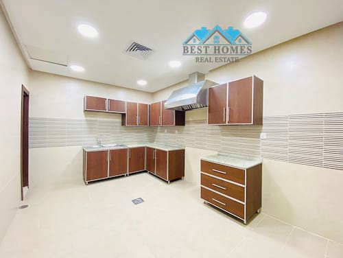 Spacious 03 bedroom apartment with balcony in salwa