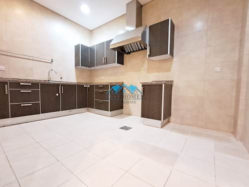 4 Bedrooms Basement Floor in Jabriya