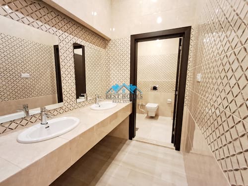 4 Bedrooms Basement Floor in Jabriya