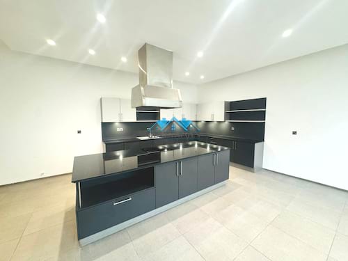 Five Bedrooms Duplex Apartment with A Private Entrance in Abu Fatira