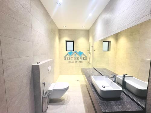 Five Bedrooms Duplex Apartment with A Private Entrance in Abu Fatira