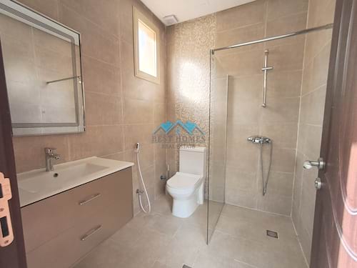 4 Bedrooms Floor in Surra