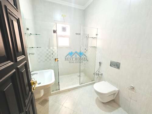 Seven Bedrooms Spacious Villa in Salwa