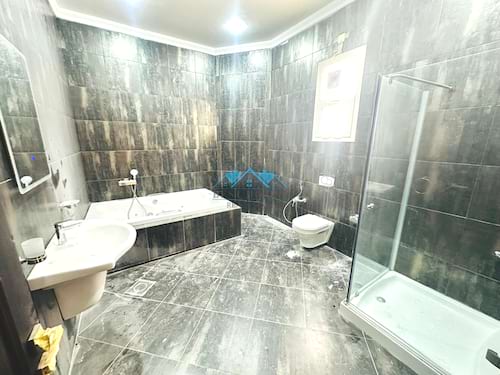 Seven Bedrooms Spacious Villa in Salwa
