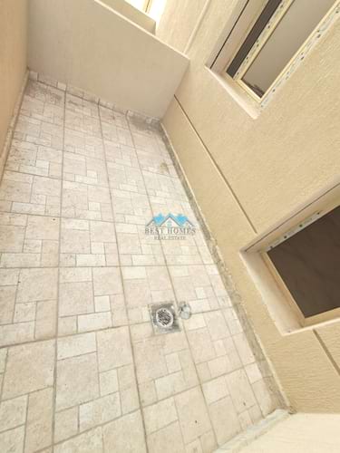 4 Bedrooms Floor in Surra
