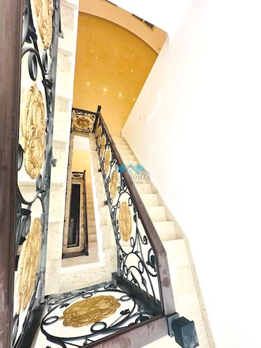 Seven Bedrooms Spacious Villa in Salwa