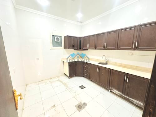 Seven Bedrooms Spacious Villa in Salwa