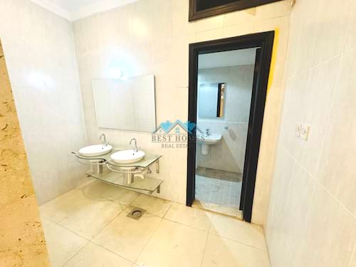 Seven Bedrooms Spacious Villa in Salwa