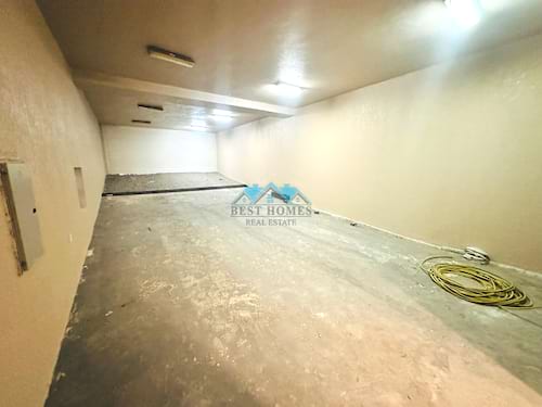 Seven Bedrooms Spacious Villa in Salwa