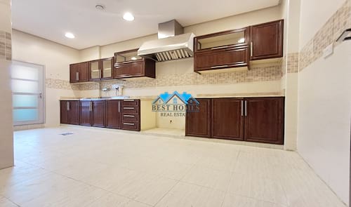 4 Bedrooms Apartment in Mishref