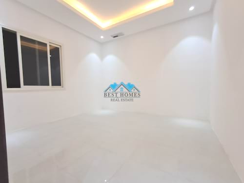 Spacious 5 Bedrooms Floor in Sadeeq Area