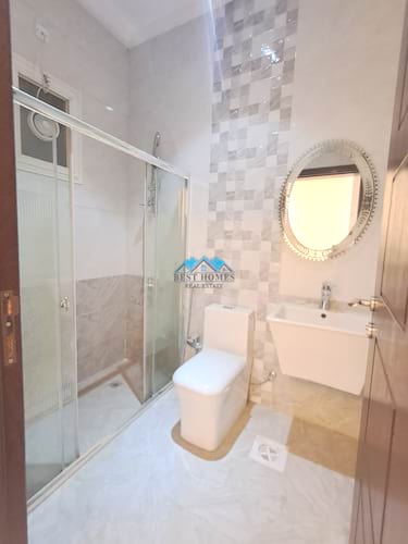 Spacious 5 Bedrooms Floor in Sadeeq Area