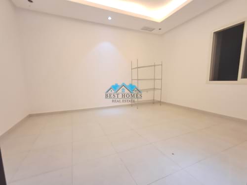 Spacious 5 Bedrooms Floor in Sadeeq Area