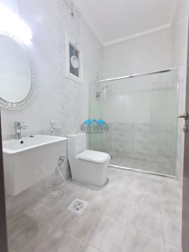 Spacious 5 Bedrooms Floor in Sadeeq Area
