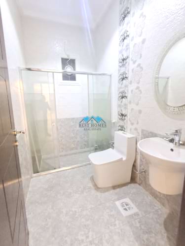 Spacious 5 Bedrooms Floor in Sadeeq Area