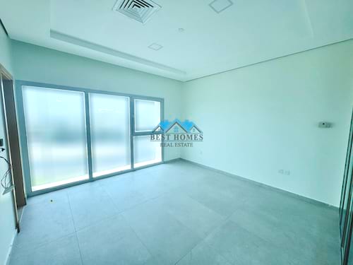Luxury Seaview 3 Master Bedrooms Fully Renovated Floor Apartment in Salmiya