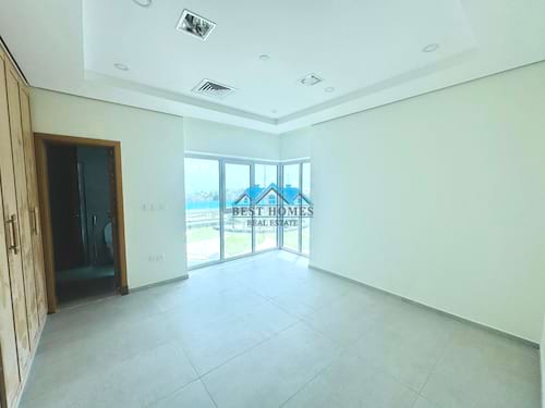 Luxury Seaview 3 Master Bedrooms Fully Renovated Floor Apartment in Salmiya