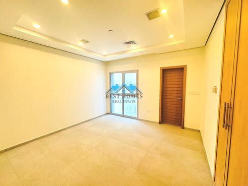 Luxury Seaview 3 Master Bedrooms Fully Renovated Floor Apartment in Salmiya