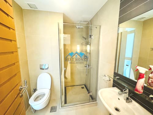 Luxury Seaview 3 Master Bedrooms Fully Renovated Floor Apartment in Salmiya