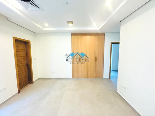 Luxury Seaview 3 Master Bedrooms Fully Renovated Floor Apartment in Salmiya