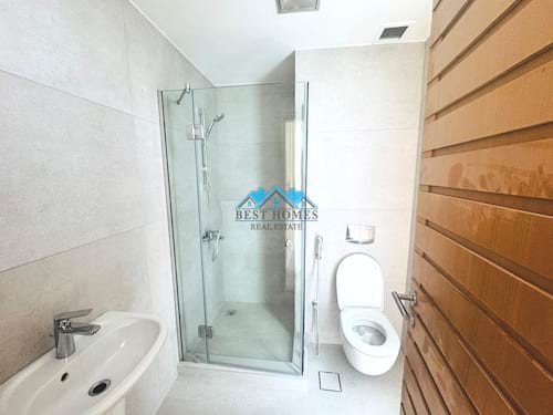 Luxury Seaview 3 Master Bedrooms Fully Renovated Floor Apartment in Salmiya