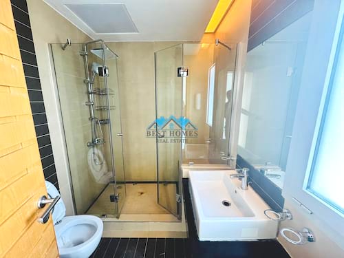 Luxury Seaview 3 Master Bedrooms Fully Renovated Floor Apartment in Salmiya