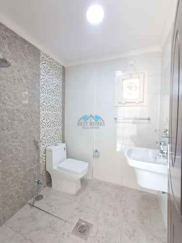 4 Bedrooms Apartment in Rumaithiya