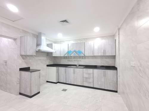 4 Bedrooms Apartment in Rumaithiya