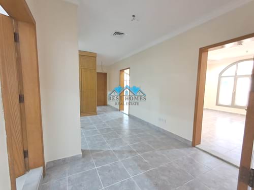 Spacious 4 Bedroom Apartment with Private Parking in Surra