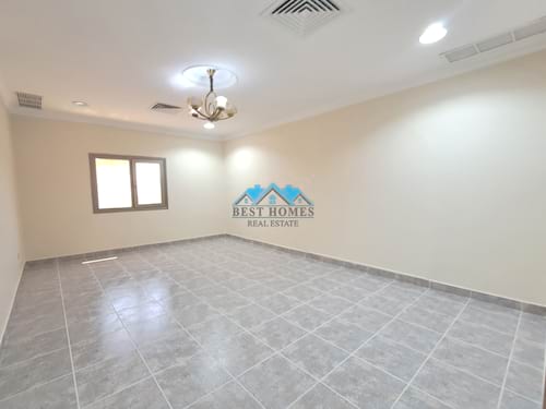 Spacious 4 Bedroom Apartment with Private Parking in Surra