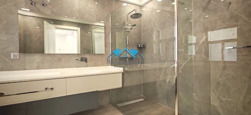 Modern 6 Bedrooms Spacious VIP Villa in Jabriya