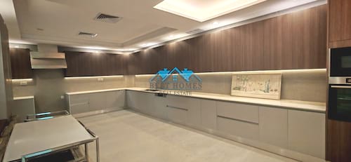 Modern 6 Bedrooms Spacious VIP Villa in Jabriya
