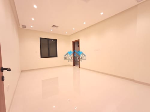4 Bedrooms Ground Floor Apartment in Jabriya