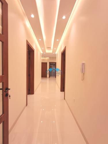 4 Bedrooms Ground Floor Apartment in Jabriya
