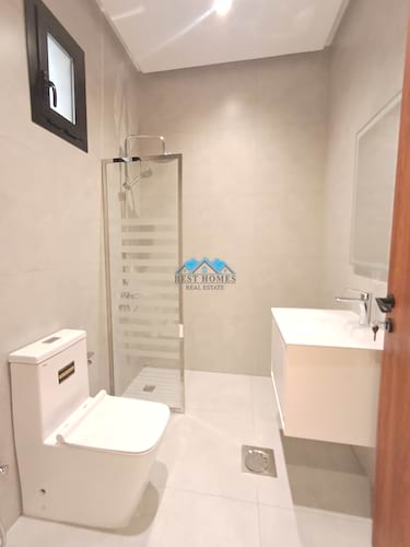 4 Bedrooms Ground Floor Apartment in Jabriya
