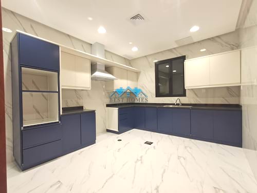 4 Bedrooms Ground Floor Apartment in Jabriya