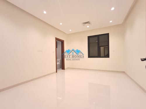 4 Bedrooms Ground Floor Apartment in Jabriya