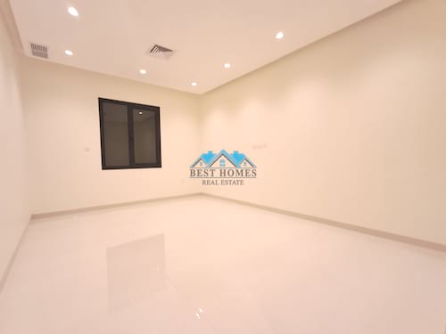 4 Bedrooms Ground Floor Apartment in Jabriya