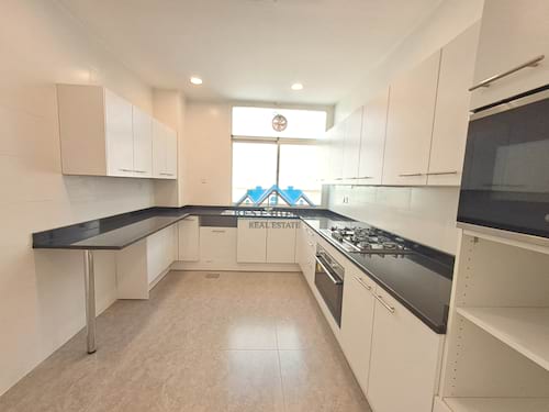 Spacious 4 Bedrooms Floor With Balcony In Salwa