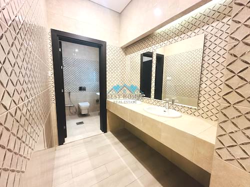 Spacious Four Bedrooms Apartment in Jabriya 