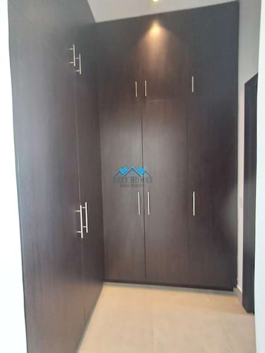 6 Bedrooms Huge Villa with Garden in Rawda