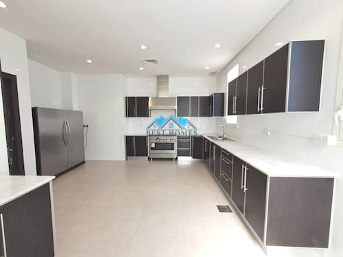 6 Bedrooms Huge Villa with Garden in Rawda