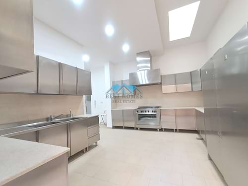 4 Master Bedrooms Villa in Salam