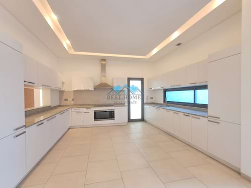 4 Master Bedrooms Villa in Salam